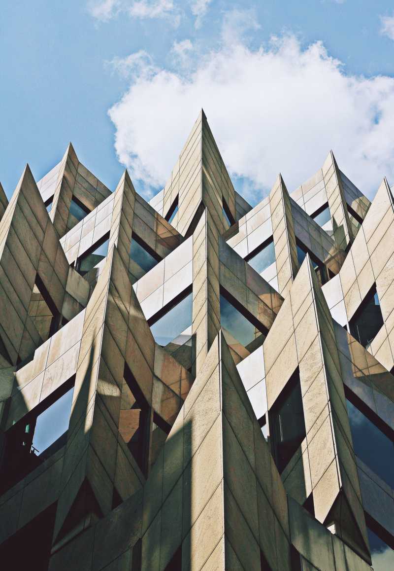 PERTARUHAN NASIB BANK NAGARI&nbsp;SYARIAH